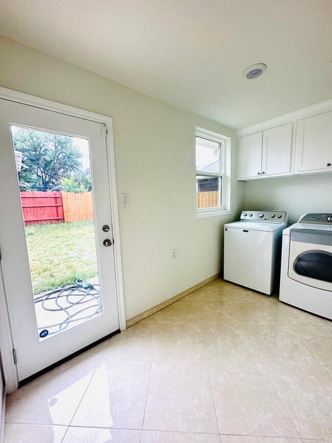 Building Photo - 4808 Nocona Dr