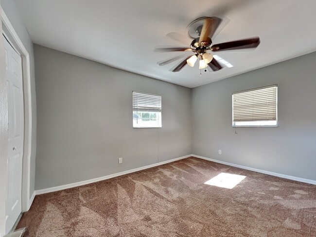 Building Photo - 4402 W Sevilla St