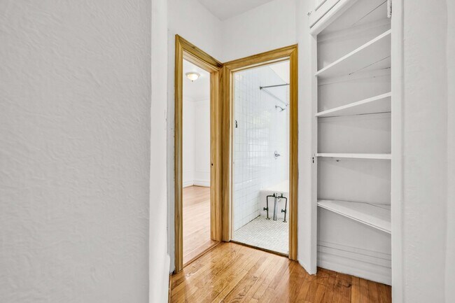 Building Photo - 1200 Beverley Rd