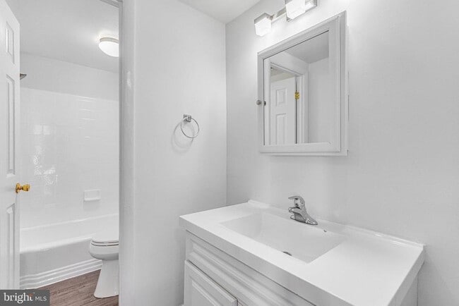 Building Photo - 6137 Leesburg Pike