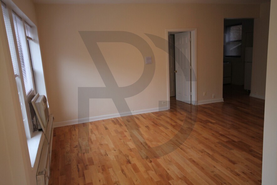 Building Photo - 3721 N Pine Grove Ave