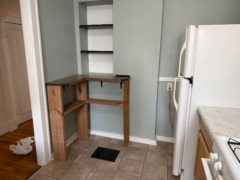 Building Photo - 110 Trowbridge St NE