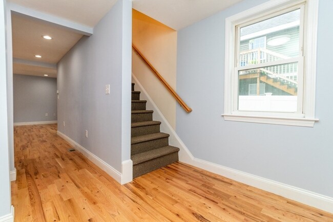 Building Photo - 15 Buckingham St