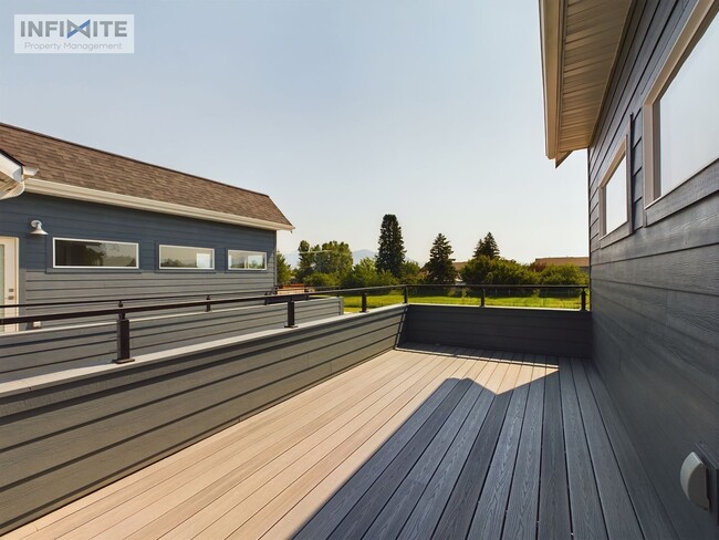 Building Photo - Bozeman Stunner!