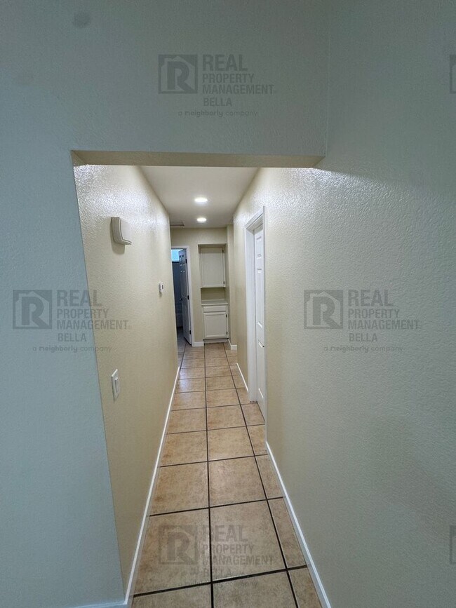 Building Photo - Corner-Lot Charmer with Open Layout and Sp...