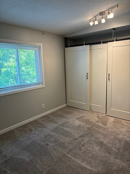 Building Photo - 17568 Pond Cir