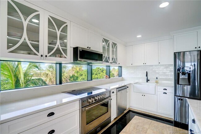 Building Photo - 10410 S Ocean Dr