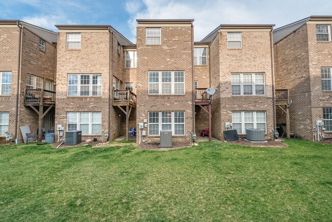 Building Photo - Charming Full-Brick Townhome in the Heart of South End