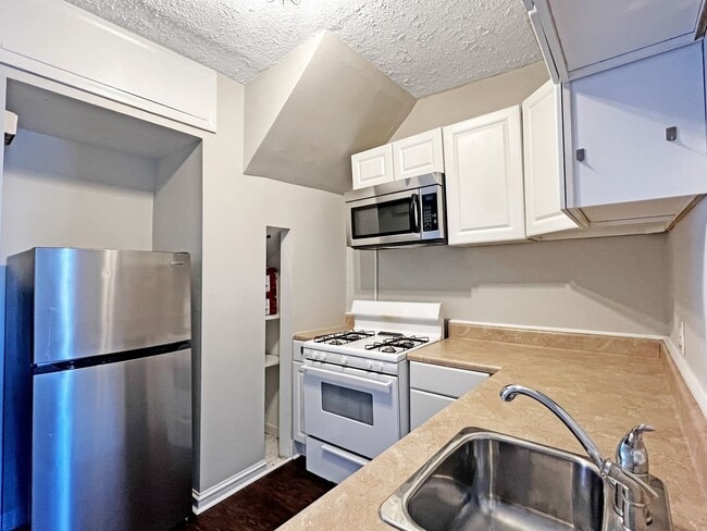 Building Photo - 16 S Stafford Ave