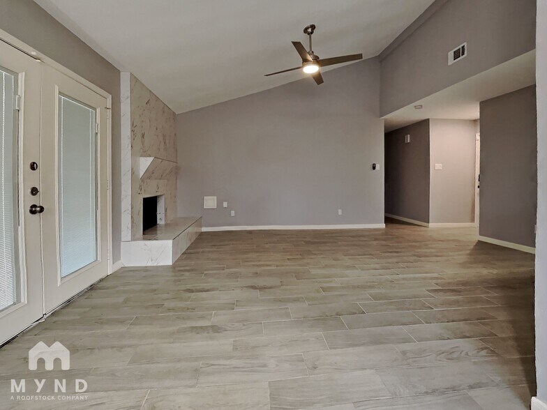 Building Photo - 2403 Summer Spring Dr