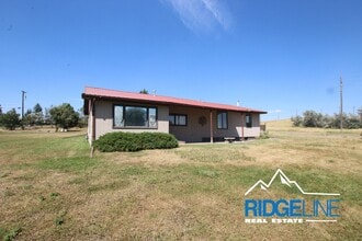 Building Photo - Country Living near Great Falls!