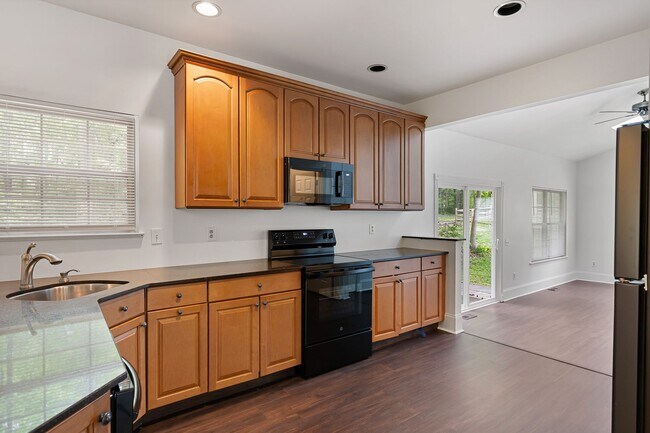 Building Photo - Stylishly Updated 4BR Home in Convenient Bear Location