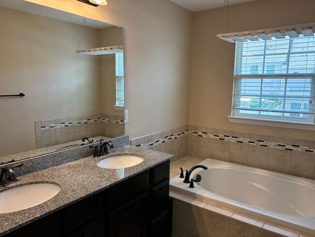 Building Photo - Beautiful End Unit Townhome in the McCarle...