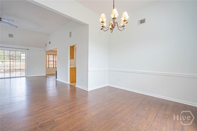 Building Photo - 114 Laurens Ln