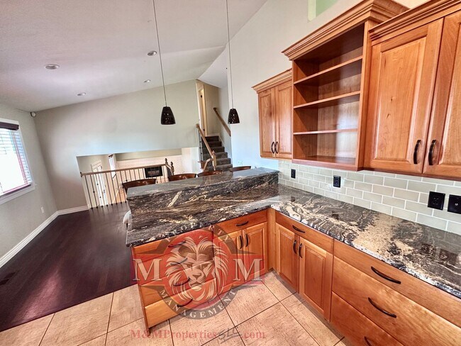 Building Photo - 4 Bed 3.5 Bath Beautiful Home In Sandy