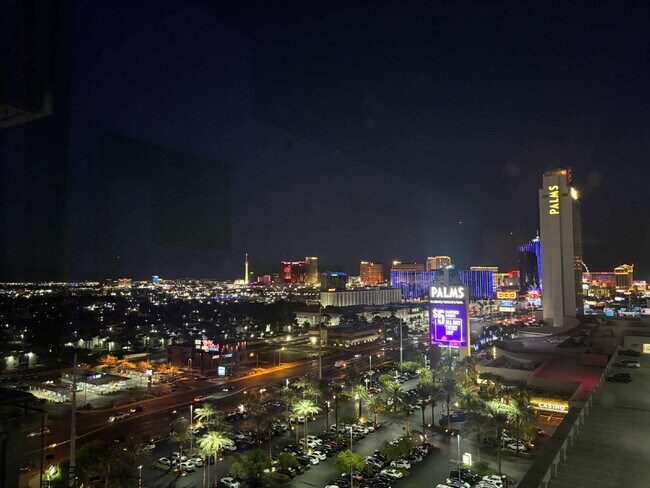 Building Photo - Palms Place Studio — Skyline Views, 5 Minu...