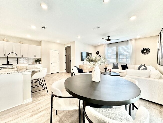 Building Photo - 8725 Scotty's Lk Ln