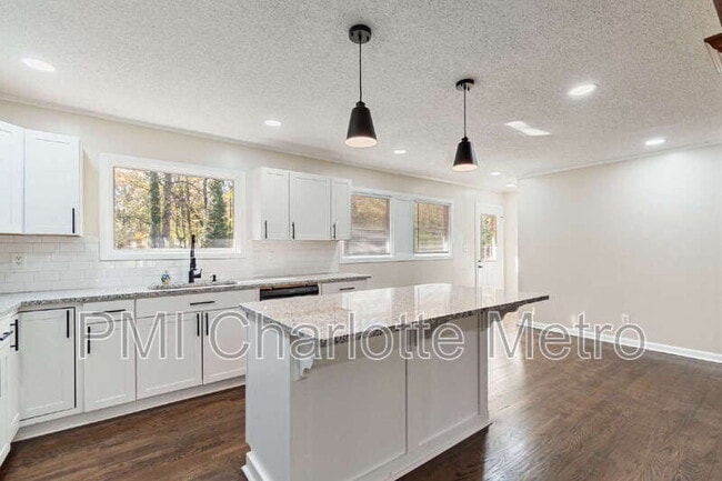 Building Photo - 10707 Walkers Ferry Rd