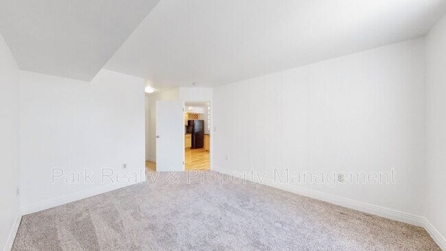 Building Photo - 601 W 11th Ave