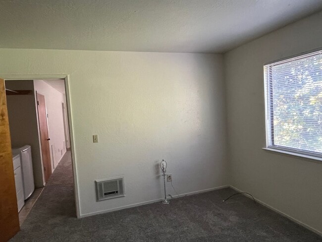 Building Photo - CHECK OUT THE VIEW!!!  Beautiful Home in t...