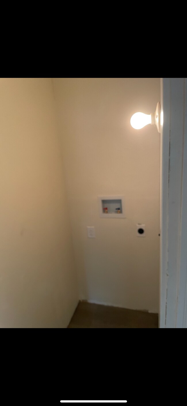 Building Photo - 1118 Kinneys Ln