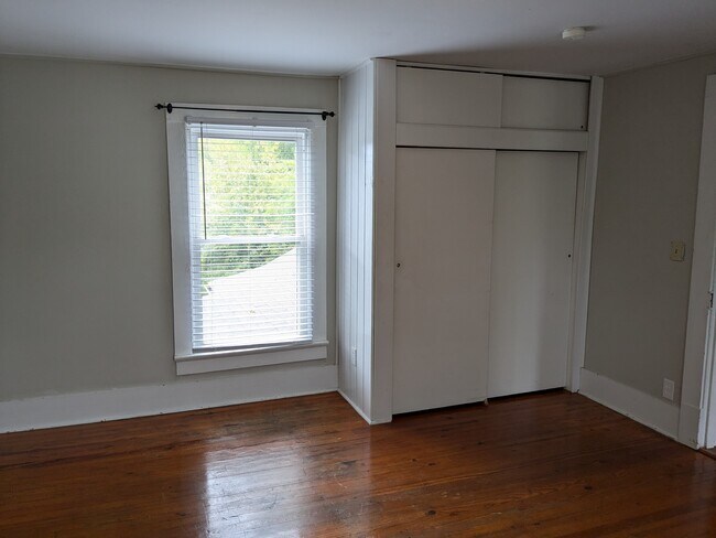 Building Photo - 301 Pendleton St