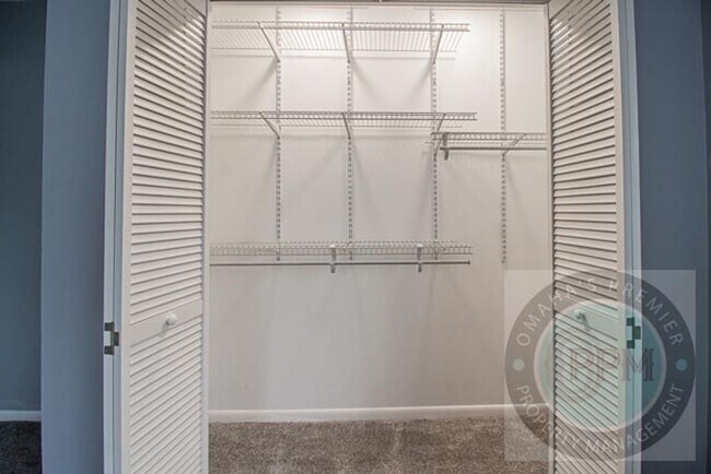 Building Photo - 1/2 OFF OF FIRST MONTH'S RENT! | Modern 3 Bd/2Ba Home | Near Aksarben