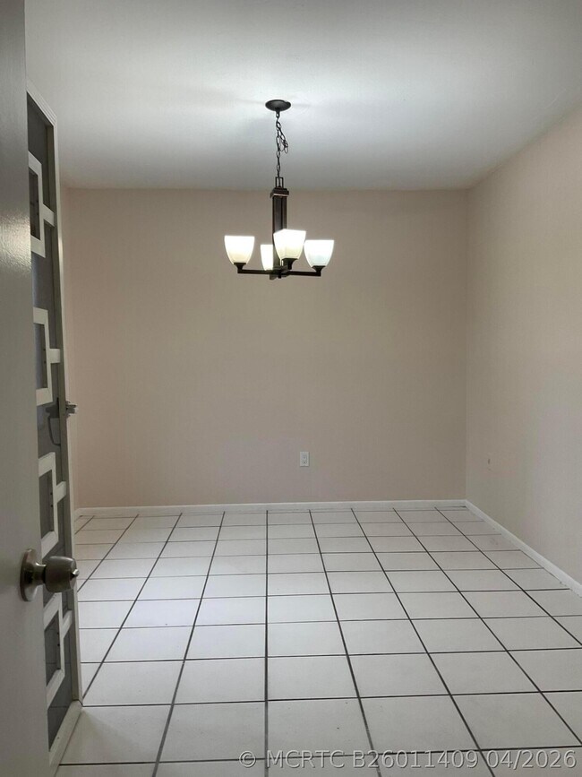 Building Photo - 4008 Inverrary Dr