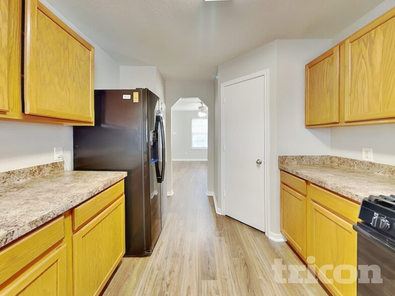 Building Photo - 8927 Summer Valley Ln