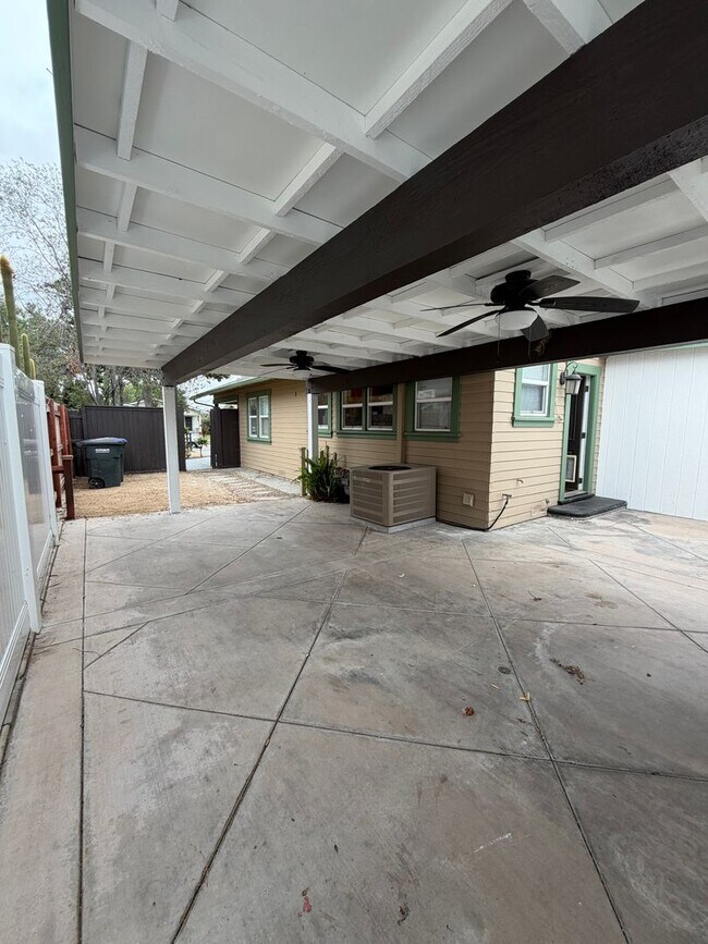 Building Photo - 535-537 E. Van Bibber