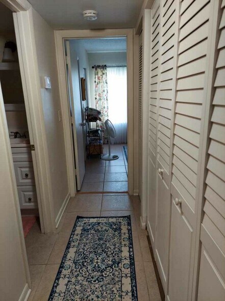 hall - 6272 Chasewood Dr