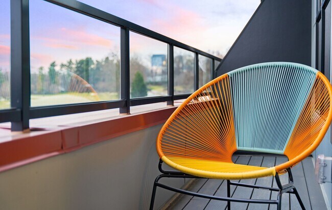 Building Photo - One Bedroom Rear Facing w Patio (1st Floor), Balcony 2 & 3