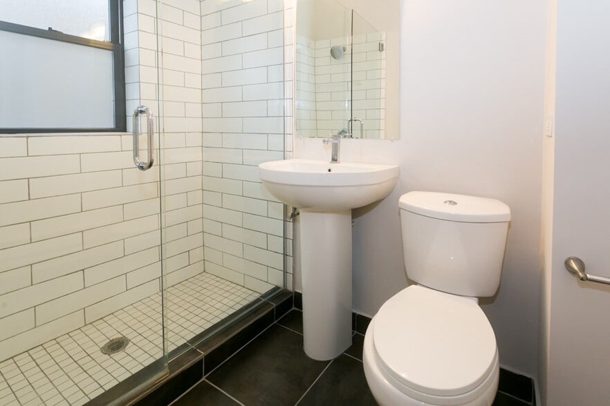 Building Photo - 2402 N Kedzie Blvd