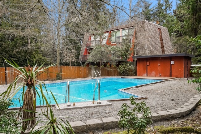 Building Photo - Super Unique Northgate Loft!