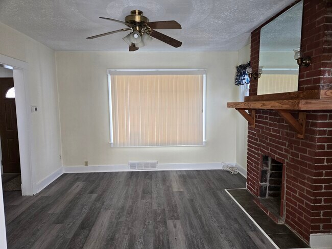 Building Photo - 2940 Brevard Ave