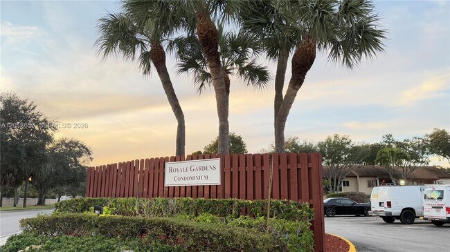 Building Photo - 8011 Southgate Blvd