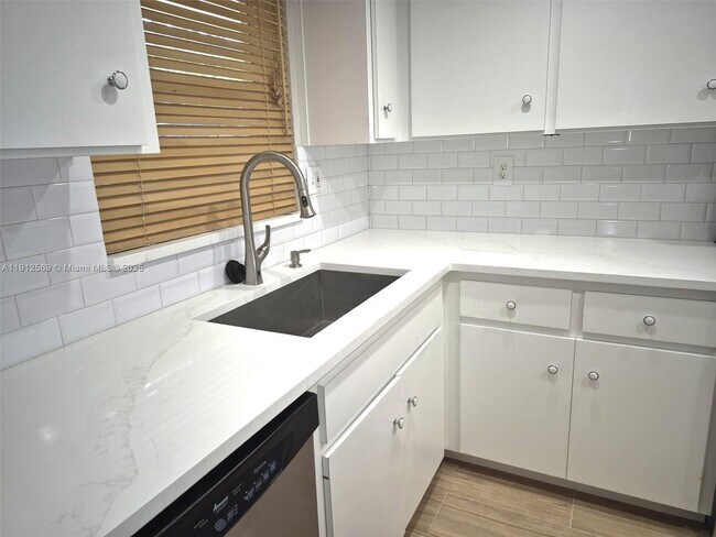 Building Photo - 1617 SE 15th St