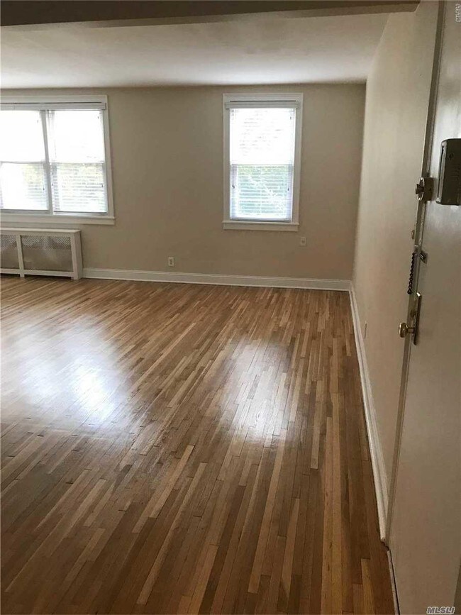 Building Photo - 265 Cedarhurst Ave