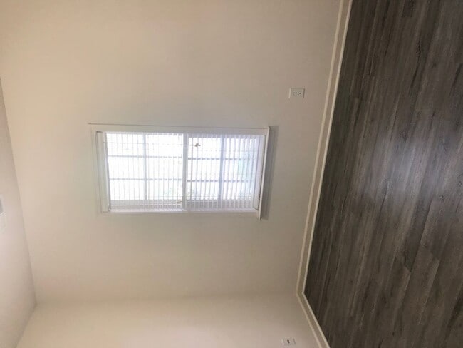 Building Photo - LORDS CREEK