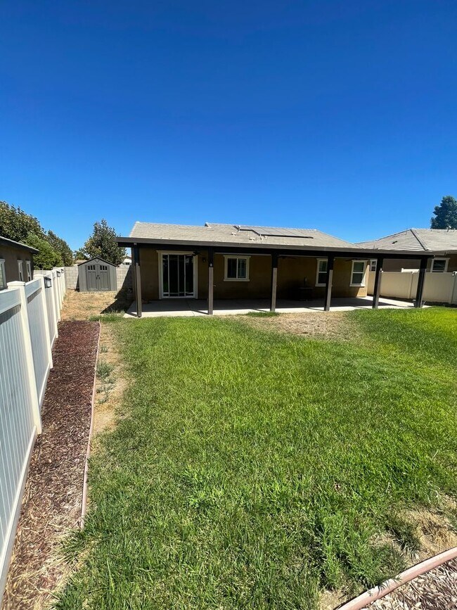 Building Photo - 31871 Eaton Ln