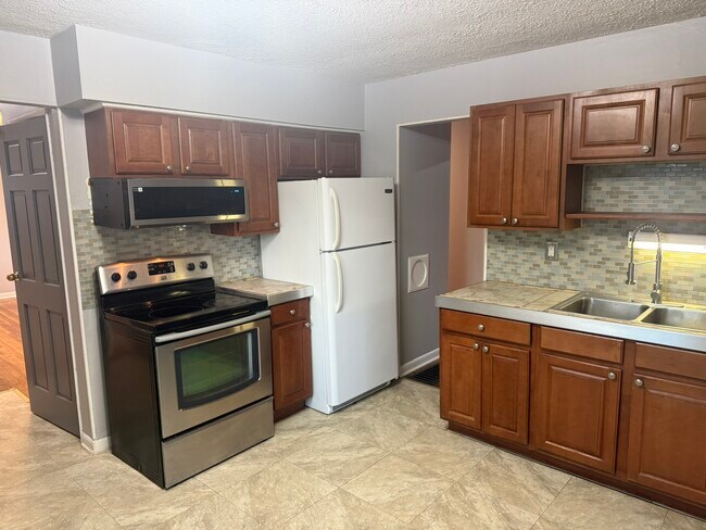 Building Photo - 1894 Pannell Ave