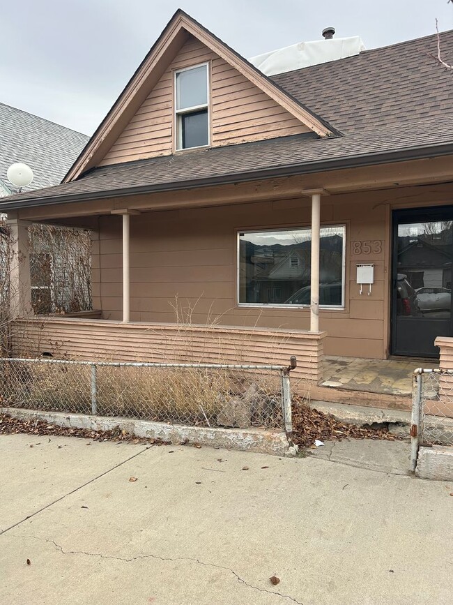 Building Photo - 853 S Main St