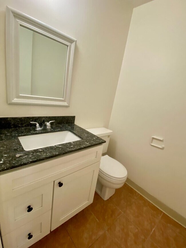 Building Photo - 1489 St James Pky