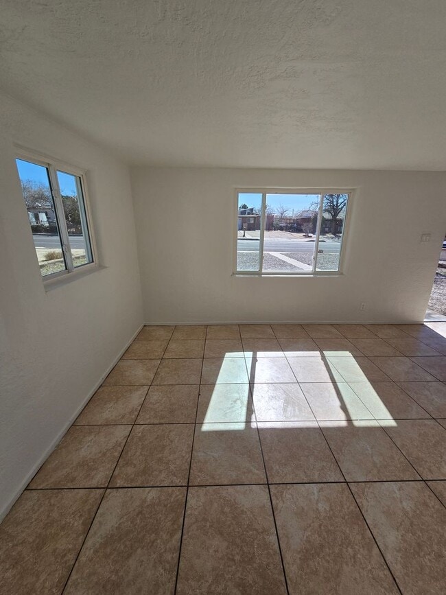 Building Photo - 4811 Comanche Rd NE
