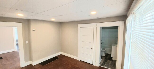 Building Photo - 2411 Wrightsboro Rd