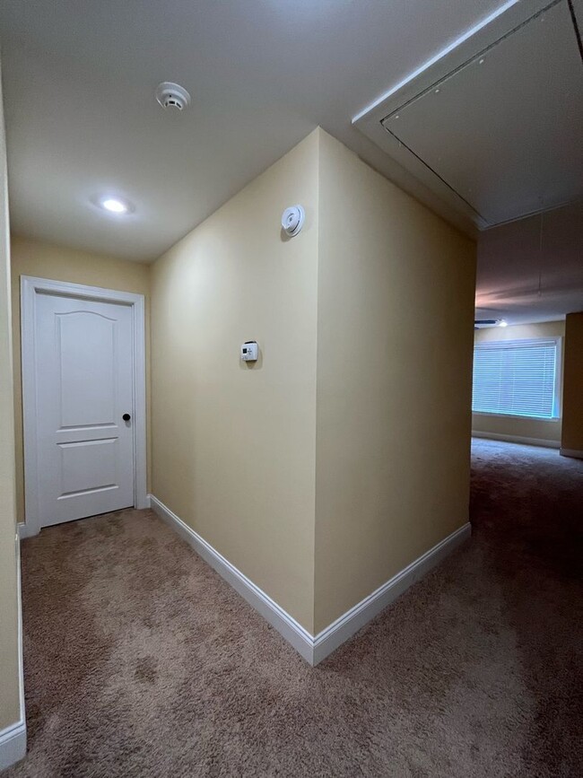 Building Photo - Riegel Pointe
