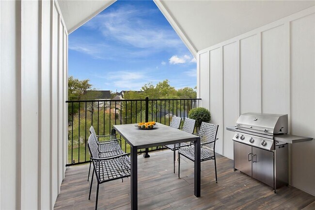 Building Photo - 240 Richards St