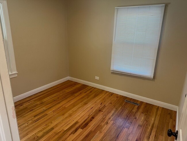 Building Photo - Sunnyside Charmer with Garage & Private Yard