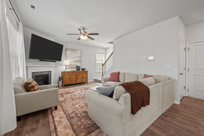 Building Photo - 1009 Chiles Dr