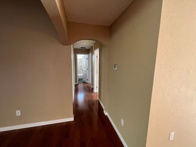 Building Photo - Charming house for rent in Encanto!